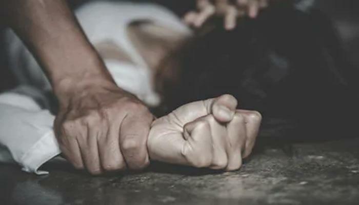 दोस्ती से जीता भरोसा, फिर रेप कर बनाया वीडियो, अब VIRAL करने की दे रहा धमकी