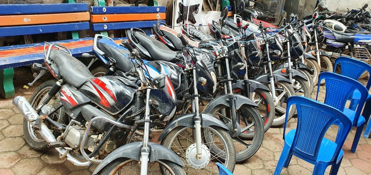जबलपुर पुलिस के हत्थे चढ़े शातिर वाहन चोर, लाखों के वाहन जब्त