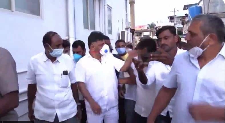 VIDEO VIRAL: कांग्रेस प्रदेश अध्यक्ष का फूटा गुस्सा, कार्यकर्ता को सरेआम जड़ा थप्पड़