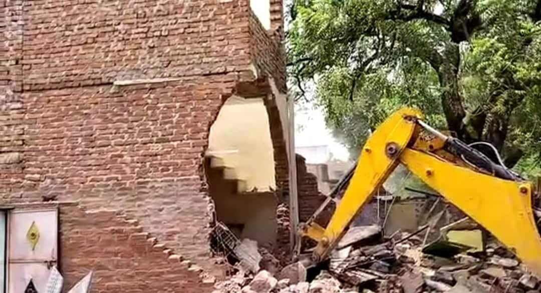 भैंसों का तबेला, गैराज, मकान बनाकर घेर रखा था पार्क, 24 करोड़ की बेशकीमती जमीन अतिक्रमण से मुक्त