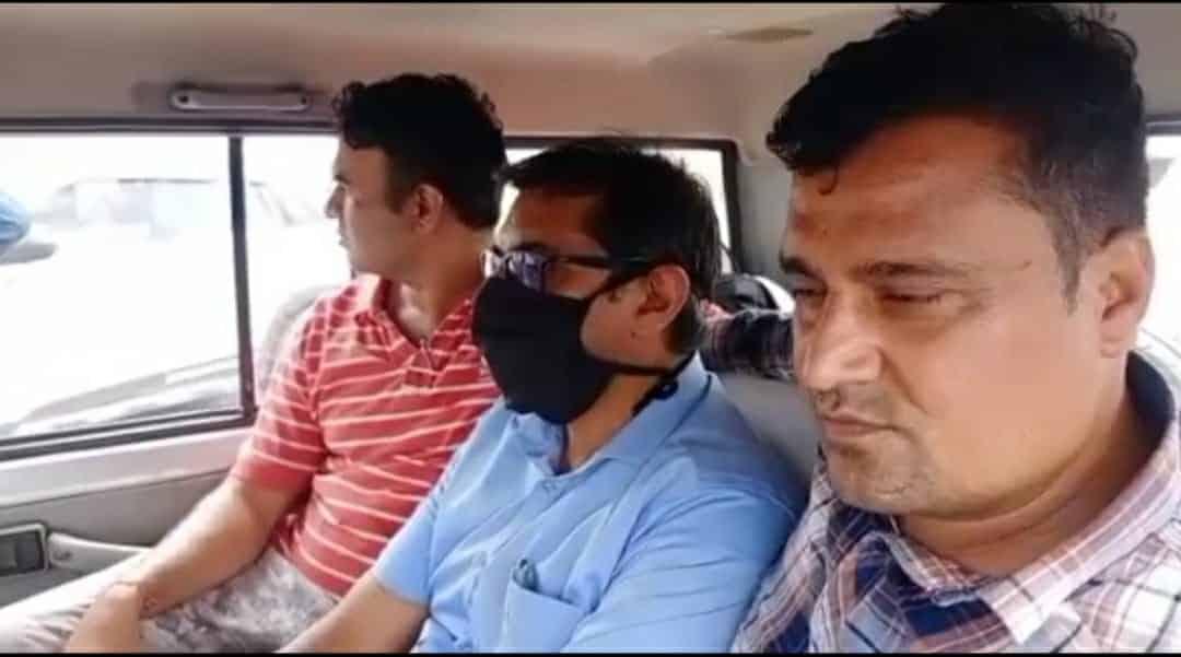 अफीम फैक्ट्री के महाप्रबंधक की गाड़ी से ACB की टीम ने पकड़ा 16 लाख से ज्यादा कैश