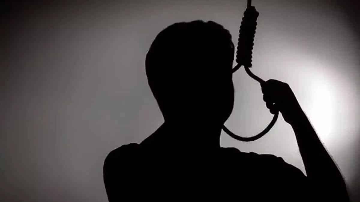 Damoh : वन कर्मी ने फांसी लगाकर की आत्महत्या, परिजनों ने रेंजर पर लगाए प्रताड़ना के आरोप