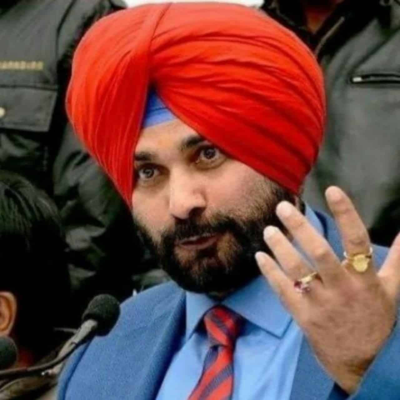 नवजोत सिंह सिद्धू ने आम आदमी पार्टी की तारीफ में किया ट्वीट, सियासी पारा चढ़ा