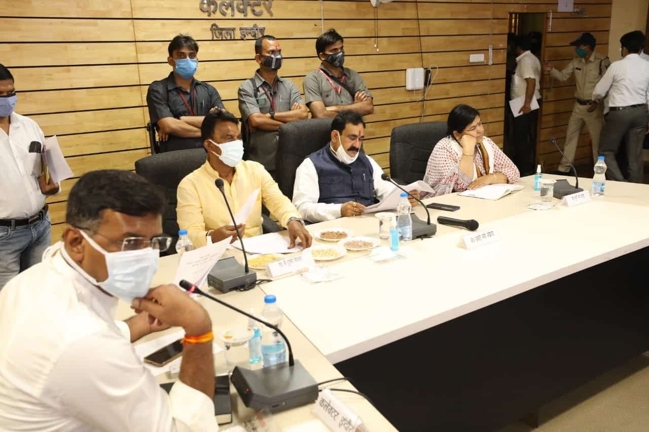 Indore में अब No Vaccine-No Entry फार्मूला, बैठक में प्रभारी मंत्री नरोत्तम मिश्रा के निर्देश