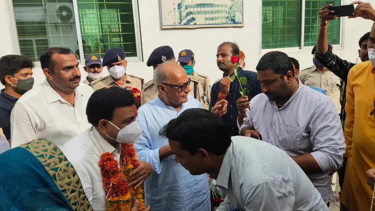 MP Politics: शुरू हुआ बैठकों का दौर! पूर्व मंत्री से मिलने पहुंचे मंत्री देवड़ा, चर्चाओं का बाजार गर्म