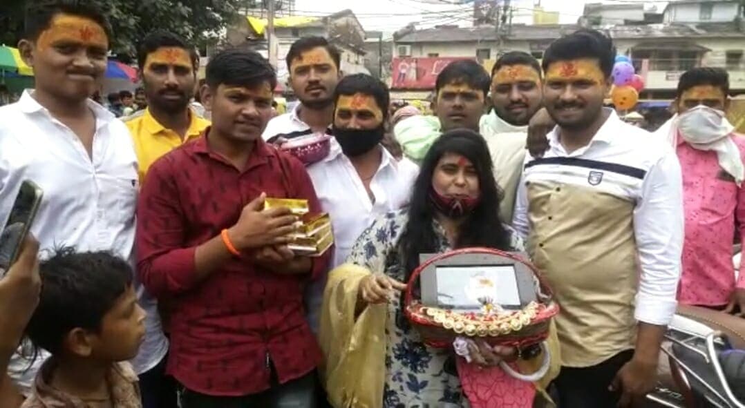 ऐसी दीवानगी देखी नहीं कहीं, संजू बाबा के लिए पंजाब से महाकाल पहुंची दीवानी
