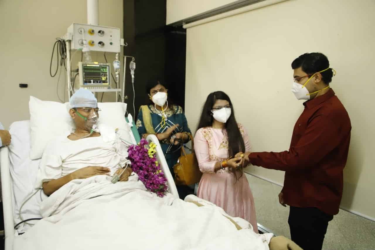 National Doctors Day 2021 : कोरोना पॉजिटिव होने के बाद भी लोगों का करते रहे इलाज, पढ़ें डॉ. शैलेंद्र दुबे की कहानी