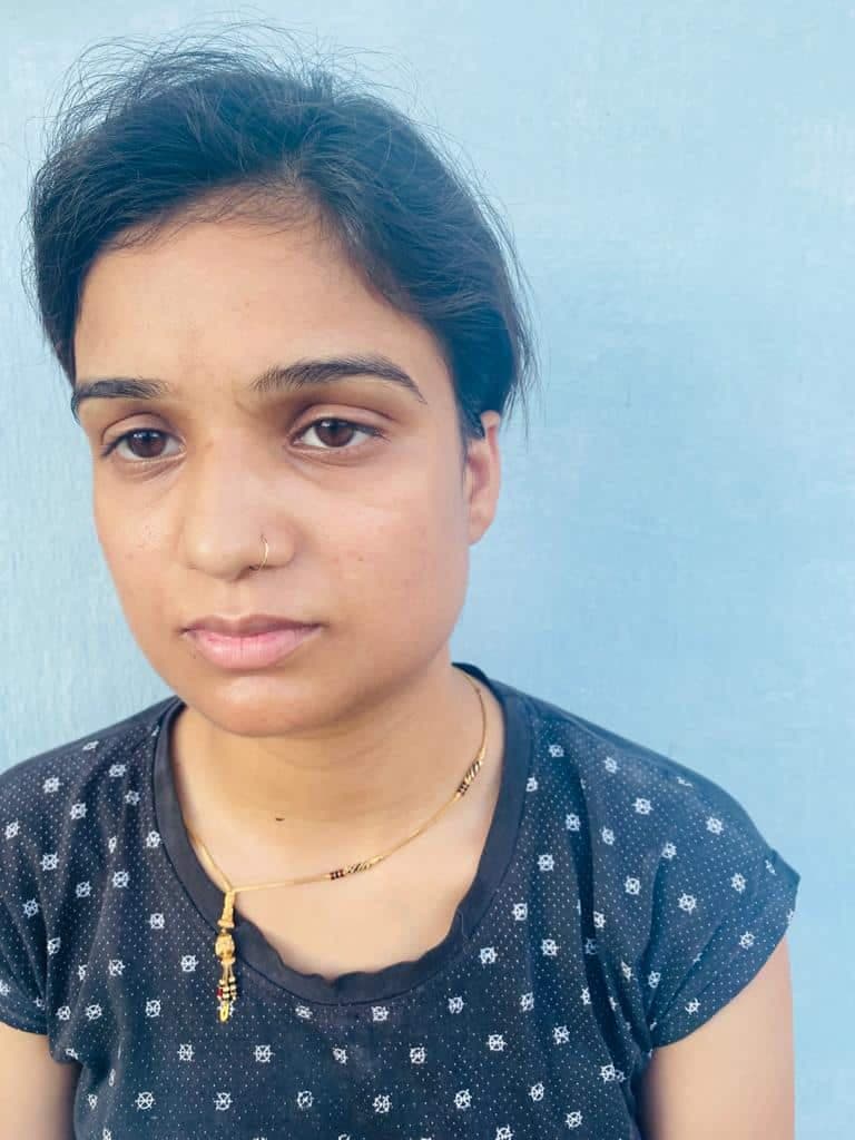 बदमाशों की सरेराह गुंडागर्दी! मंगलसूत्र चुराने आये बदमाशों ने कर दी दंपति की सरेआम पिटाई, CCTV में घटना कैद