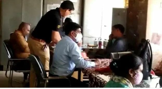 MP News: लोकायुक्त के शिकंजे में फंसे CMO-ARI, रिश्वत लेते रंगेहाथों गिरफ्तार