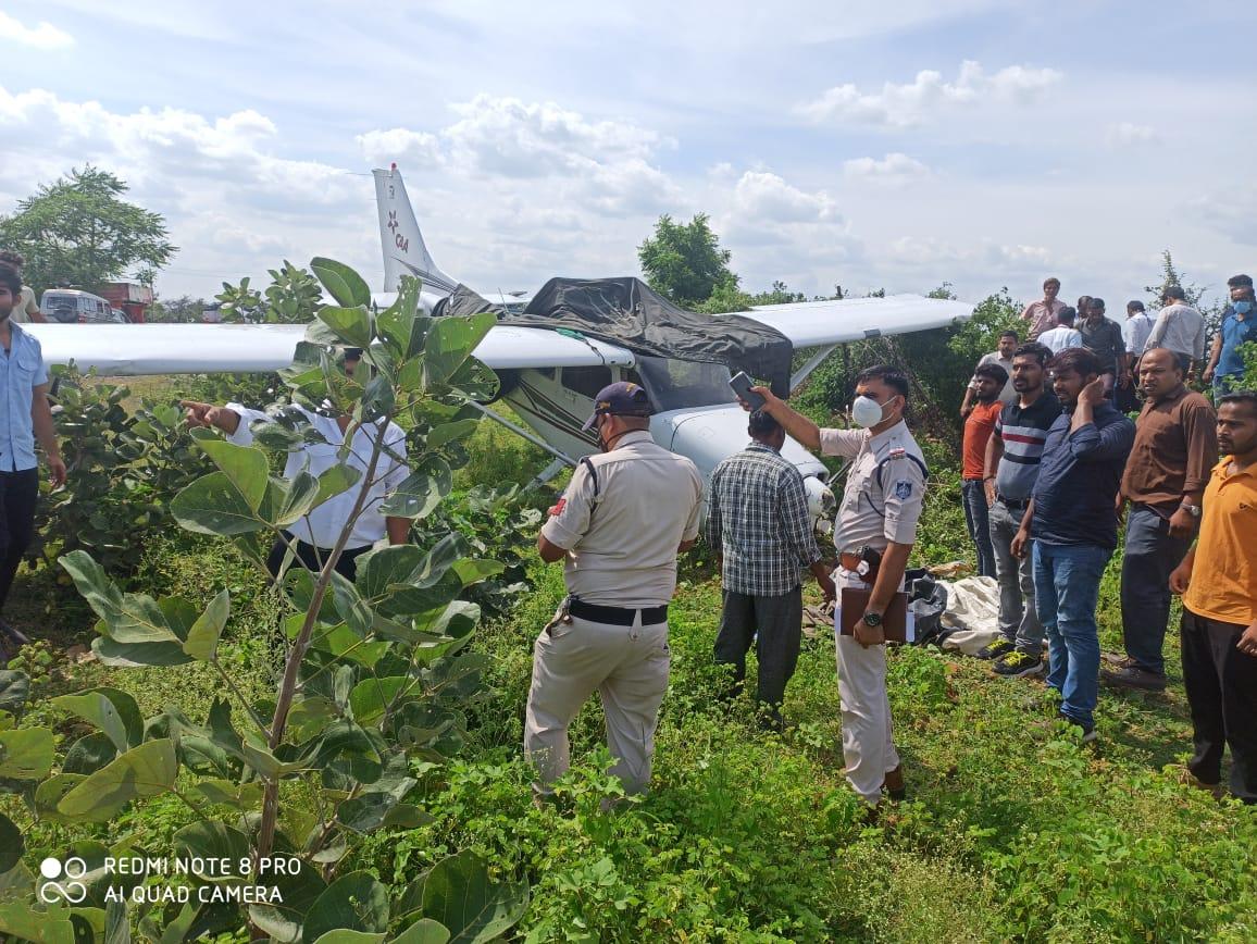 MP में ट्रेनी विमान दुर्घटनाग्रस्त, बाल-बाल बची महिला पायलट, सिंधिया ने जांच दल भेजा