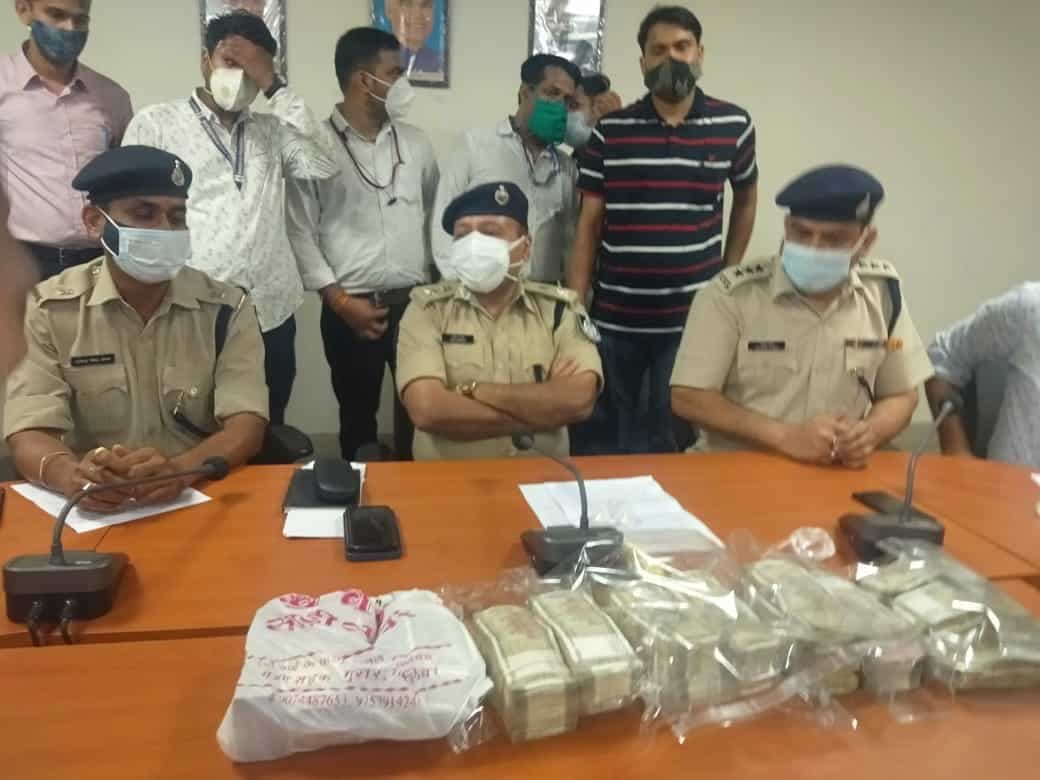 Gwalior News: व्यापारियों से ठगी करने वाले 4 आरोपी गिरफ्तार, सभी पुलिसकर्मी