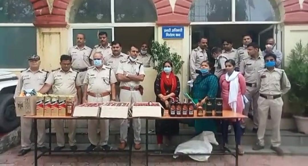 Gwalior: दूध कारोबारी कर रहा था शराब की होम डिलीवरी, घर से मिलिट्री और हरियाणा की शराब बरामद