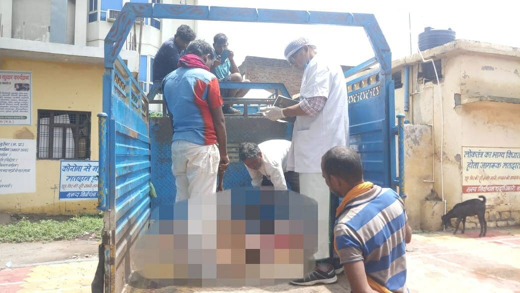 Morena: पशु डॉक्टरों की बड़ी लापरवाही आई सामने, 4 बकरियों का गाड़ी में कर डाला पोस्टमार्टम