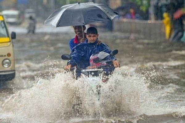 MP Weather Alert: मप्र के 2 दर्जन से ज्यादा जिलों में भारी बारिश के आसार, रेड अलर्ट जारी