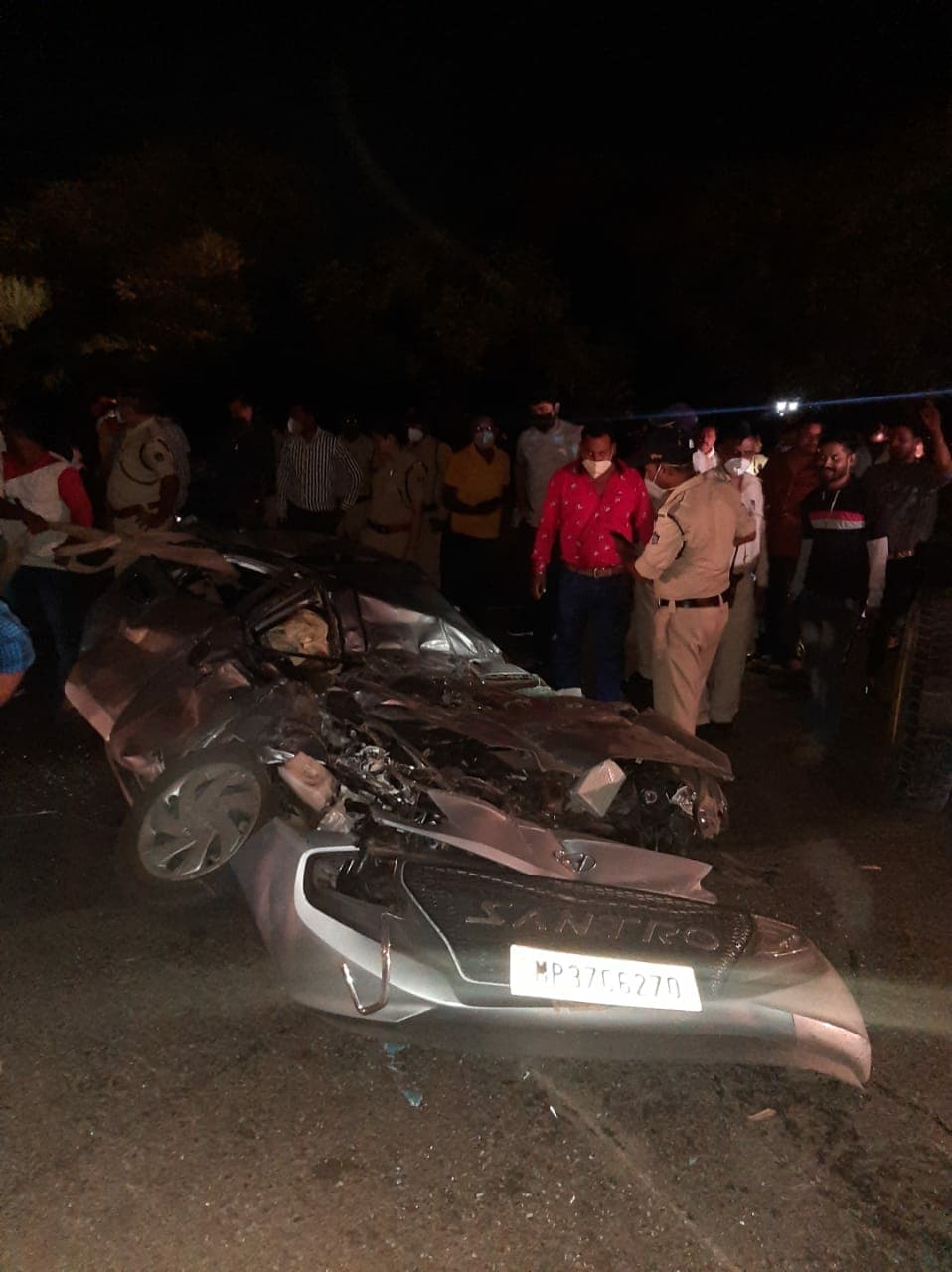Sehore Accident : चलती कार पर चढ़ा ट्रक, दो की मौत