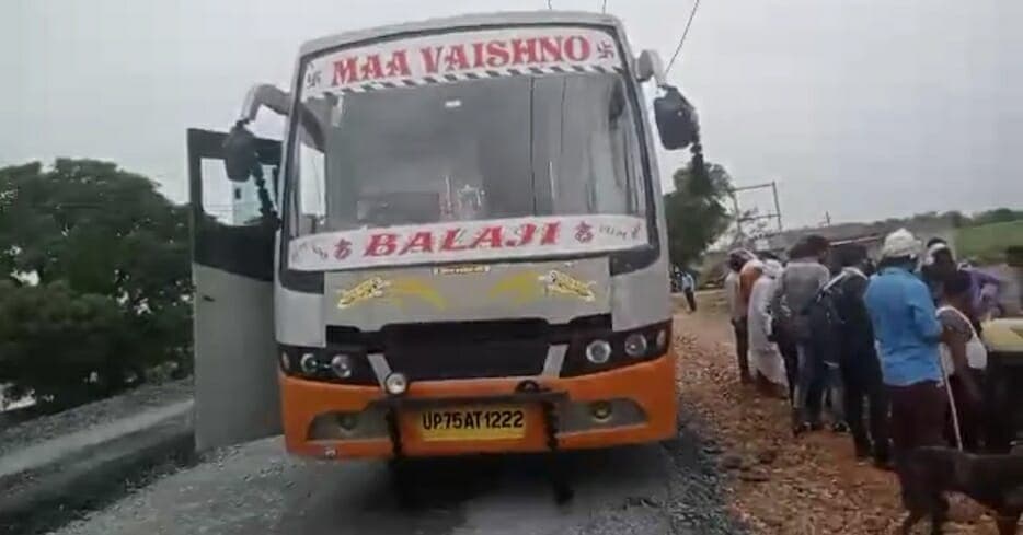 Bhind : हाईटेंशन लाइन से टकराई बस, पांच झुलसे एक की मौत