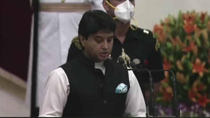 Modi Cabinet Expansion: ज्योतिरादित्य सिंधिया ने ली मंत्री पद की शपथ, देखें वीडियो