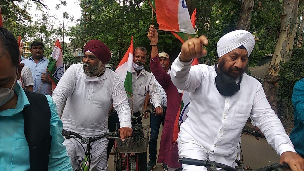 पेट्रोल,डीजल की बढ़ती कीमतों पर कांग्रेस आक्रोशित, निकाली साइकिल रैली