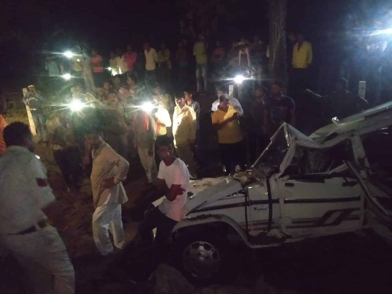 Breaking : बोलेरो और रेत से भरे ट्रक में भिड़त, 3 लोगों की मौत, 5 गंभीर घायल
