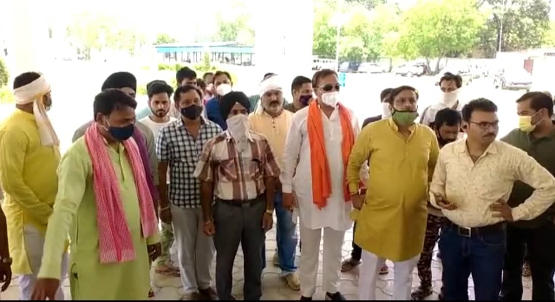 मुरैना : बालिकाओं के जबरन धर्मांतरण को लेकर हिन्दू जागरण मंच और सिख समाज ने सौंपा ज्ञापन
