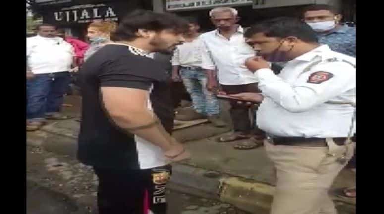 ‘वर्दी उतार बताता हूं, बीच से चीर दूंगा’ पुलिसकर्मी को धमकाते युवक का वीडियो वायरल
