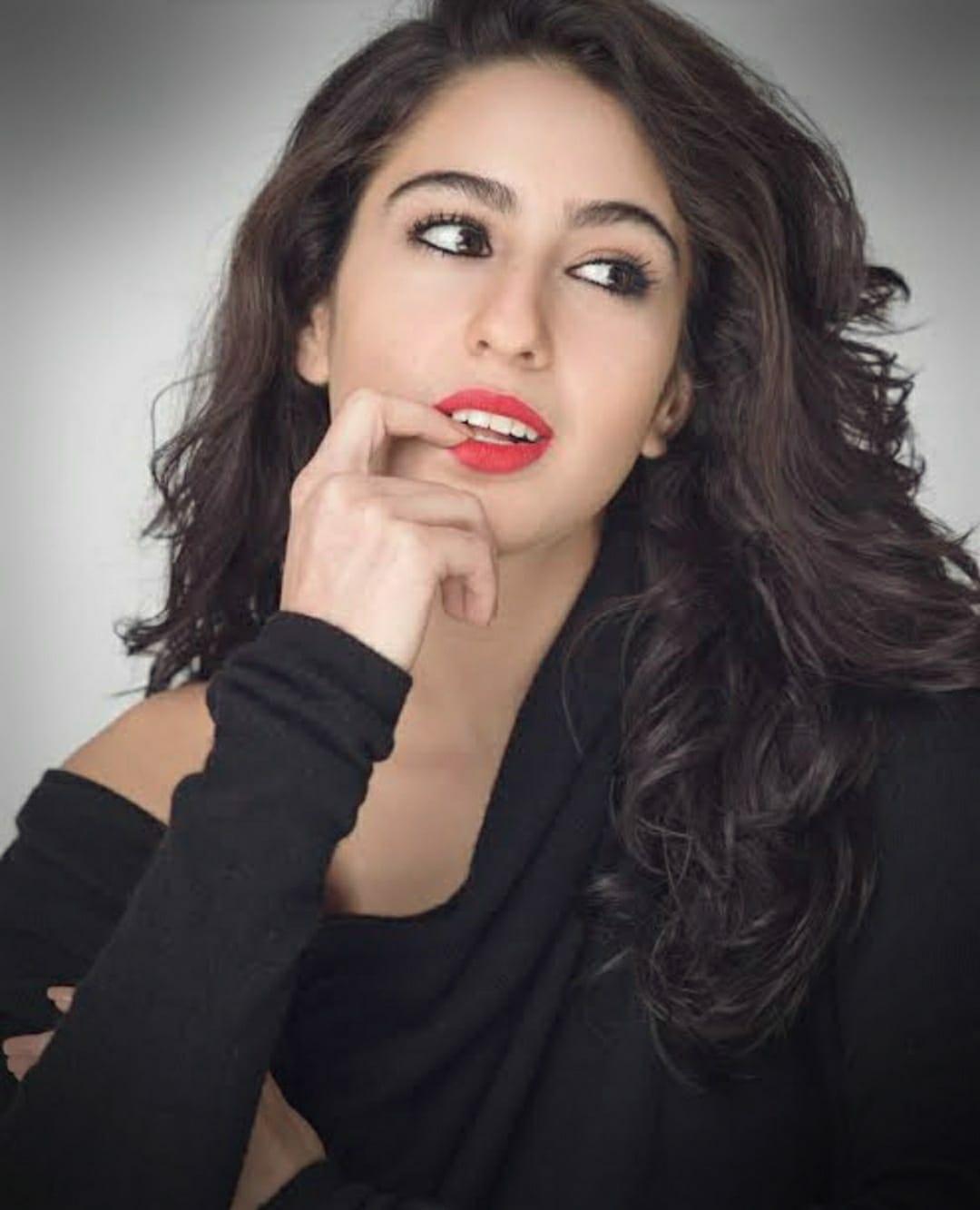 Sara Ali Khan का ग्लैमरस फोटोशूट, एथनिक ड्रेस में खूबसूरत अंदाज़