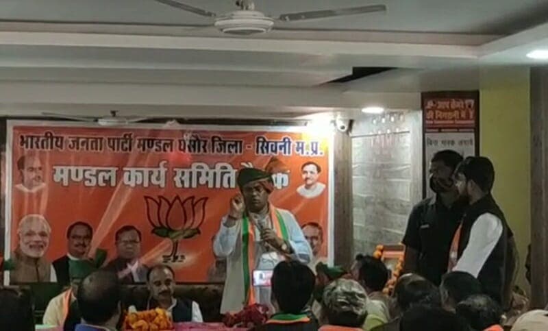 Video Viral: भरी सभा में फग्गन सिंह कुलस्ते की फिसली जुबान, कांग्रेस बोली-मोदी के बेलगाम मंत्री