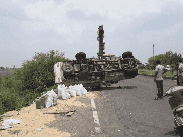 Ratlam News: बेकाबू ट्राले ने पिकअप-ट्रैक्टर को मारी टक्कर, 3 की मौत, 5 गंभीर घायल