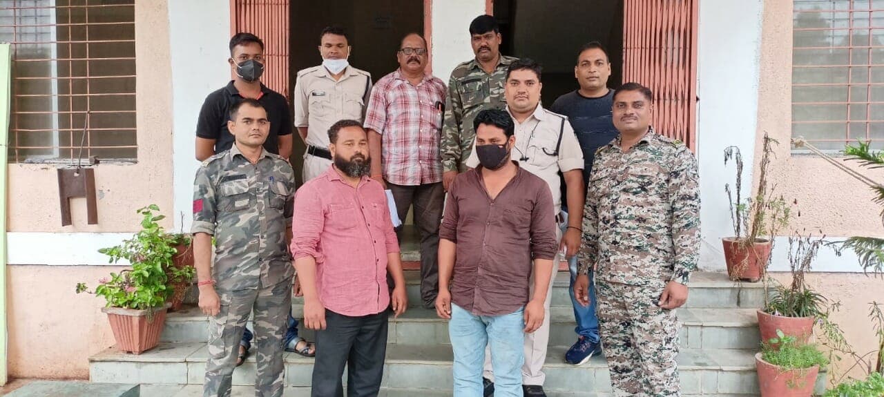 Balaghat: पुलिस ने 21 किलो गांजे के साथ 2 तस्करों को पकड़ा