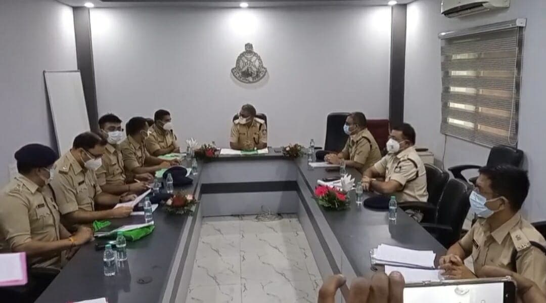 जहरीली शराब तस्करों का नेटवर्क तोड़ेगी पुलिस, बैठक में हुए अहम फैसले