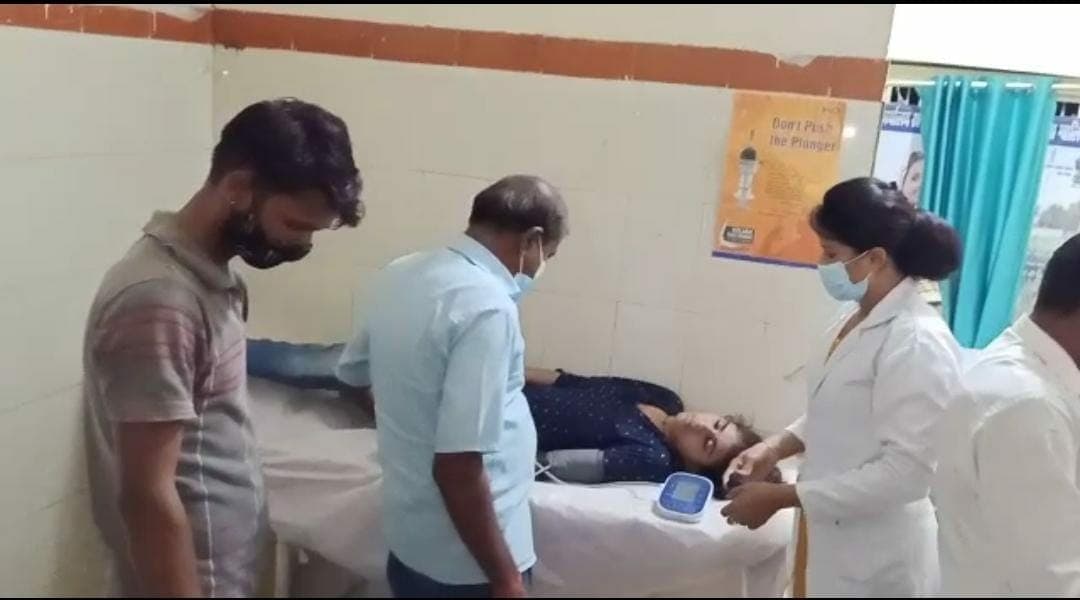 डबरा: खेत में डली कीटनाशक दवा की जहरीली भाप लगने से भाई-बहन हुए अचेत, बेसुध हालत में कराया गया अस्पताल में भर्ती