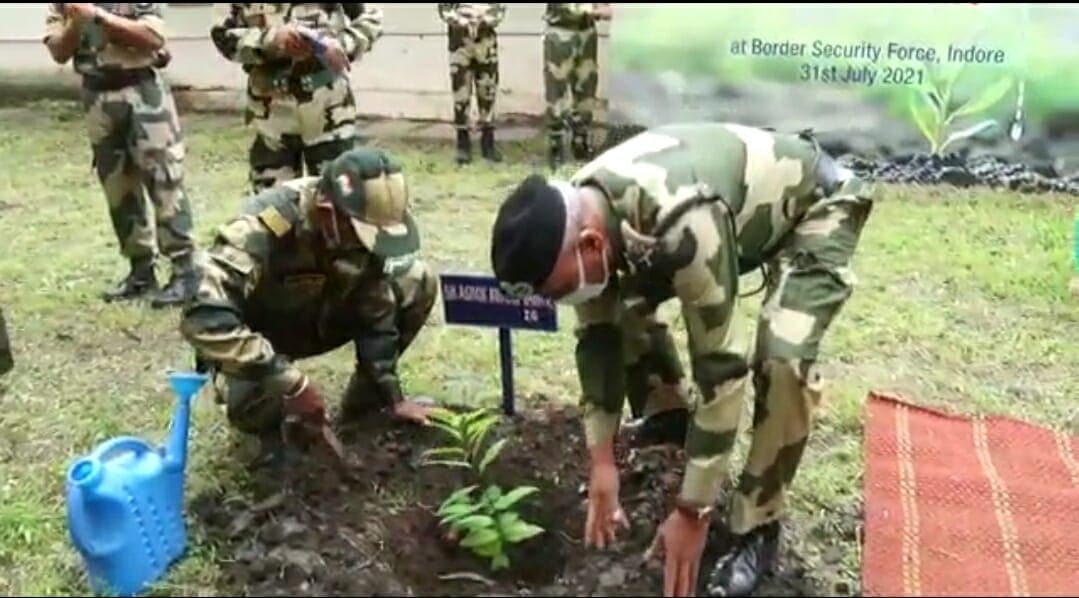 रंगारंग कार्यक्रम में सीमा सुरक्षा बल ने रोपे हजारों पौधे, किया ये आह्वान