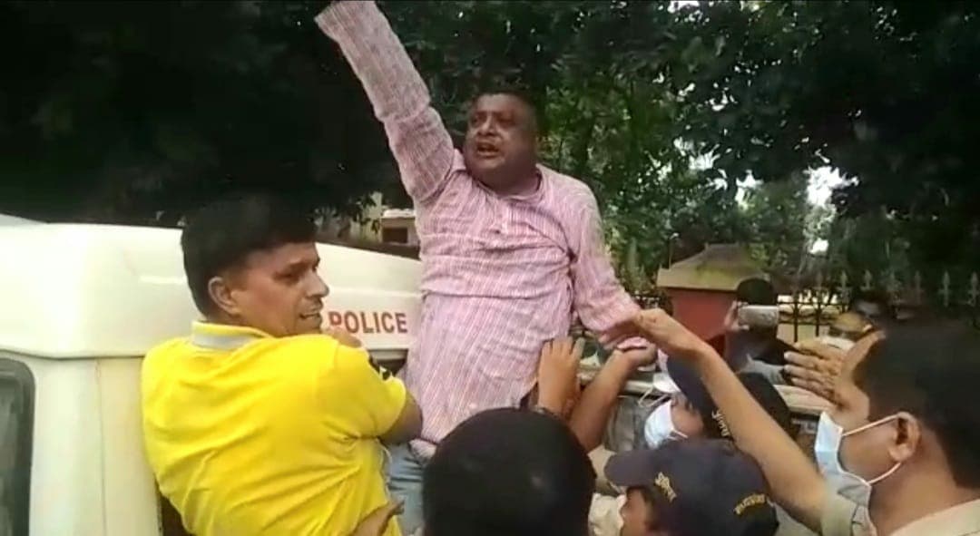 आम आदमी पार्टी के कार्यकर्ताओं को पुलिस ने खदेड़ा, नगर-निगम का घेराव करने पहुंचे दो दर्जन से अधिक कार्यकर्ता गिरफ्तार