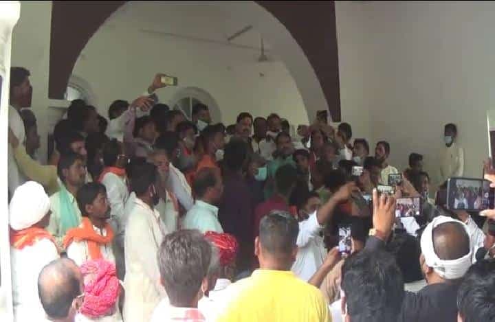प्रभारी मंत्री बनने के बाद राजगढ़ पहुंचे मोहन यादव, स्वागत में उड़ी कोरोना नियमों की धज्जियां