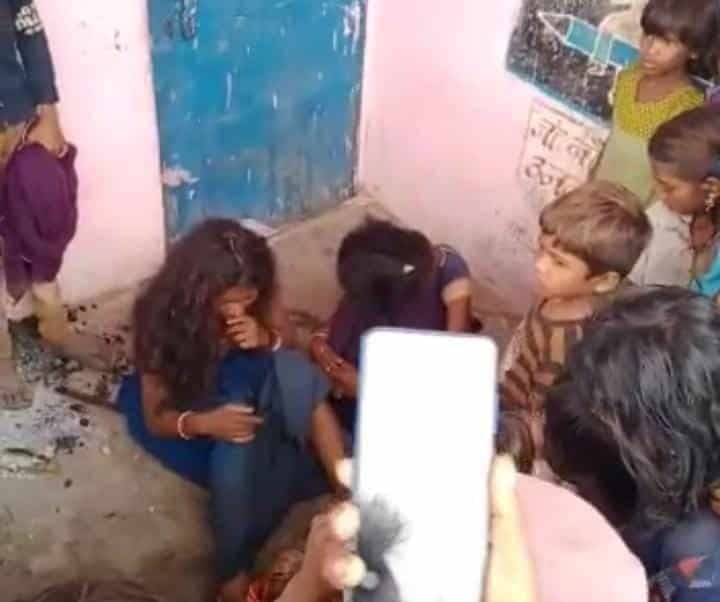 Dhar News: युवतियों के साथ परिजनों ने की बर्बरता, लाठी-डंडों से पीटा गया, Video Viral 