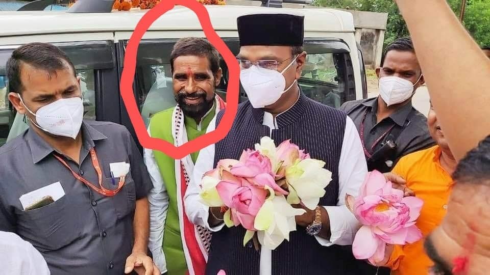 SDM को पीटने वाले पुलिस के फरार आरोपी पूर्व विधायक कैबिनेट मंत्री संग घूमते रहे, पुलिस बनी रही मूकदर्शक