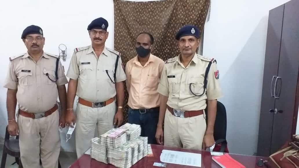 ट्रेन में युवक के पास से 50 लाख 94 हजार रूपये बरामद, हवाला की आशंका