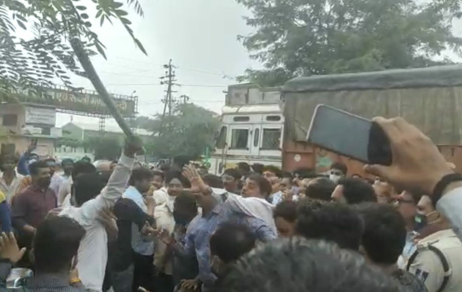 चोइथराम मंडी में ट्रांसपोटर्स और व्यापारियों के बीच विवाद, मामला थाने तक पहुंचा