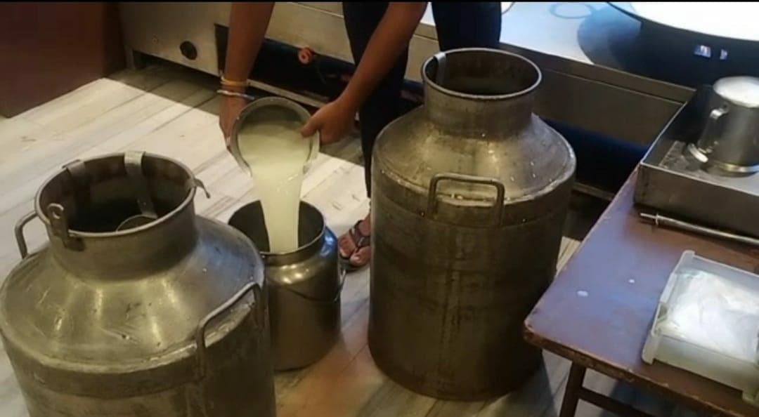 इंदौर दुग्ध संघ ने खरीदी के दाम बढ़ाये, आम उपभोक्ताओं पर नहीं होगा असर
