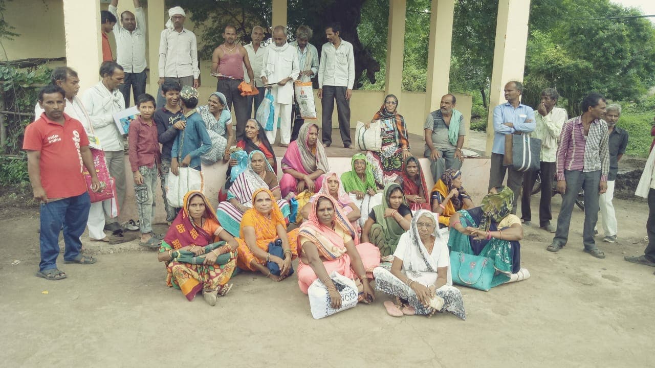 फोटो छपे बैग नहीं थे तो नहीं दे रहे थे गरीबों को राशन, फिर कांग्रेस ने किया ये