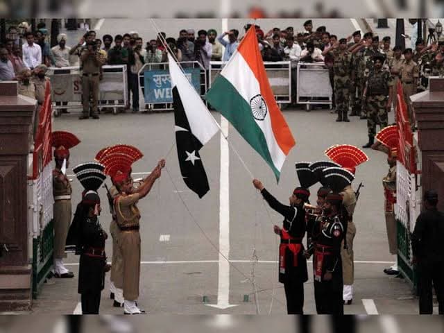 जानिए भारत के स्वतंत्रता दिवस के एक दिन पहले क्यों मनाता है Pakistan अपनी आज़ादी का जश्न