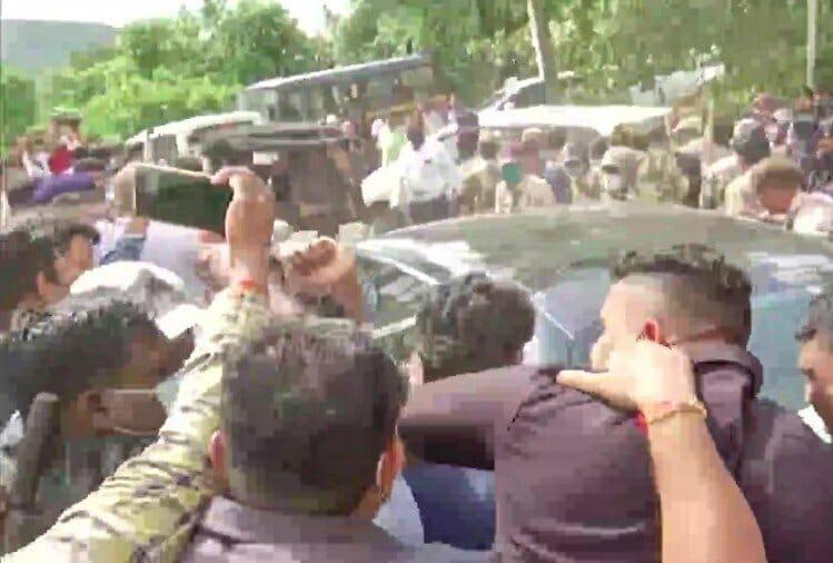 कोर्ट ने खारिज की याचिका, केंद्रीय मंत्री गिरफ्तार, बिगड़ा स्वास्थ्य, बोले नड्डा- हम नहीं डरेंगे