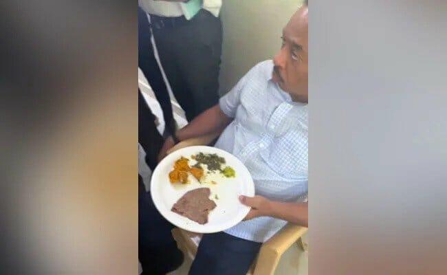 VIDEO: खाना खाते समय पुलिस ने किया केंद्रीय मंत्री को अरेस्ट, गिरफ़्तारी प्रक्रिया पर उठे सवाल