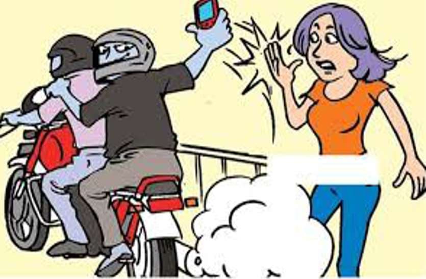मोबाइल लुटेरे चढ़े पुलिस के हत्थे, लूट के दौरान एक गलती पड़ी भारी…..