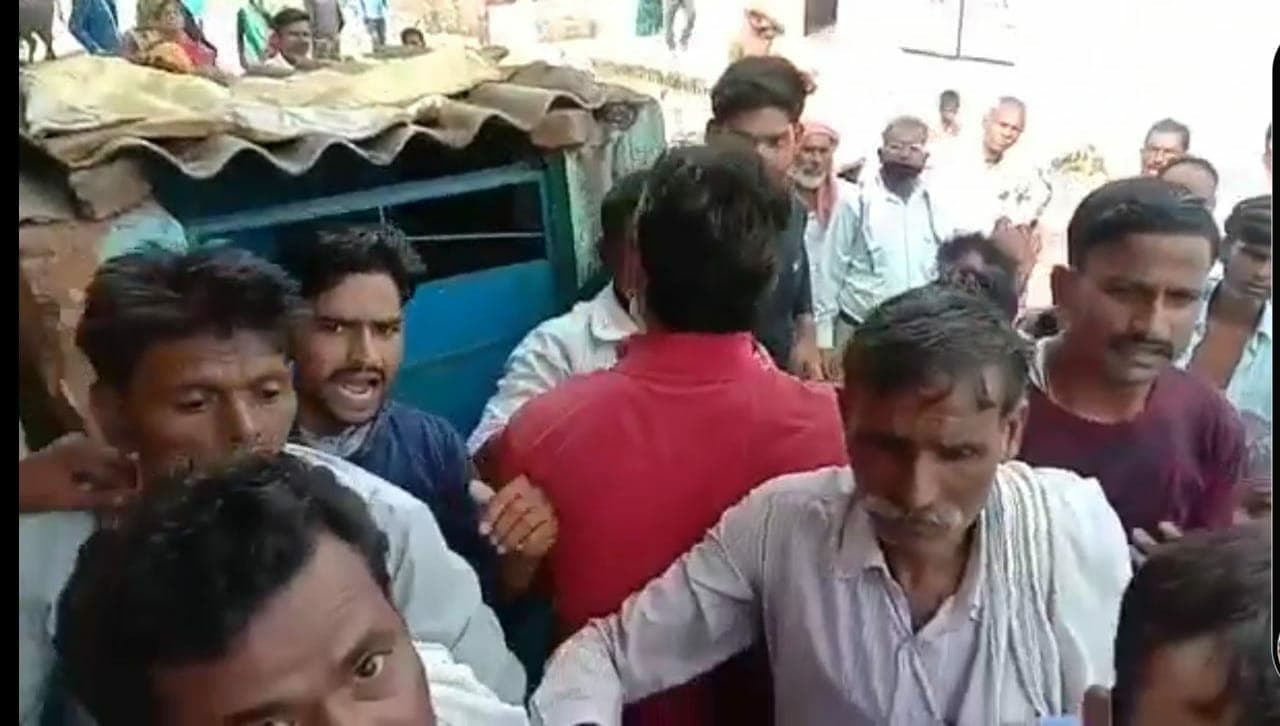 बाढ़ के बाद अब पीड़ितों के बीच सर्वे करना बना चुनौती, टीम से मारपीट और विवाद