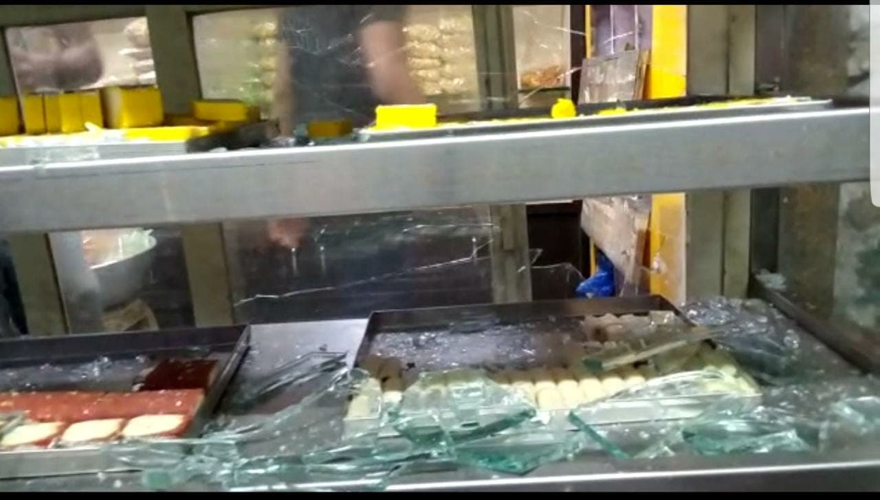 रतलाम में गुंडा टैक्स न देने पर दुकान में तोड़फोड़, घटना के सीसीटीवी फुटेज आये सामने