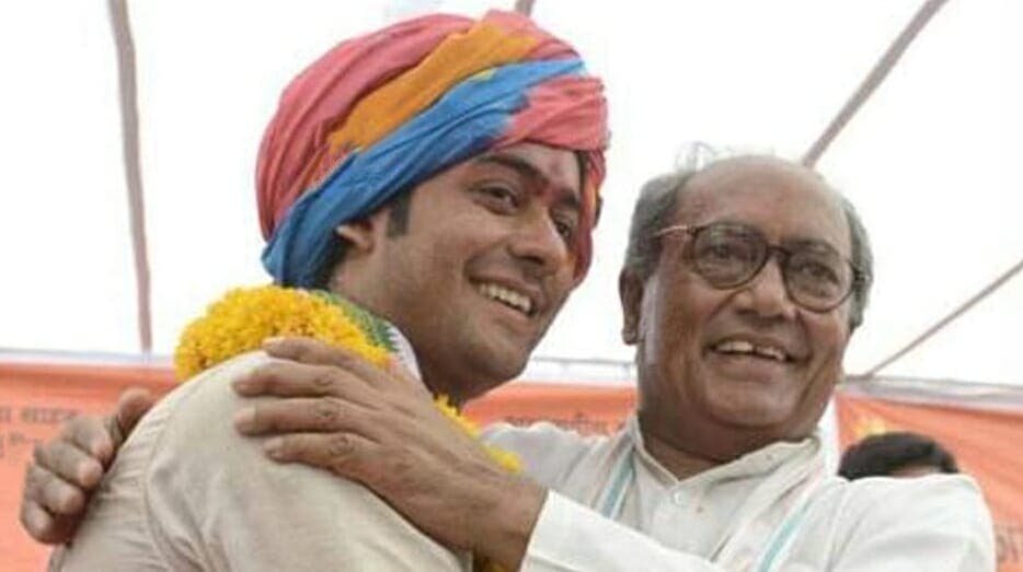 जयवर्धन ने लिखा यह शेर तो पिता दिग्विजय ने कुछ यूं थपथपाई पीठ