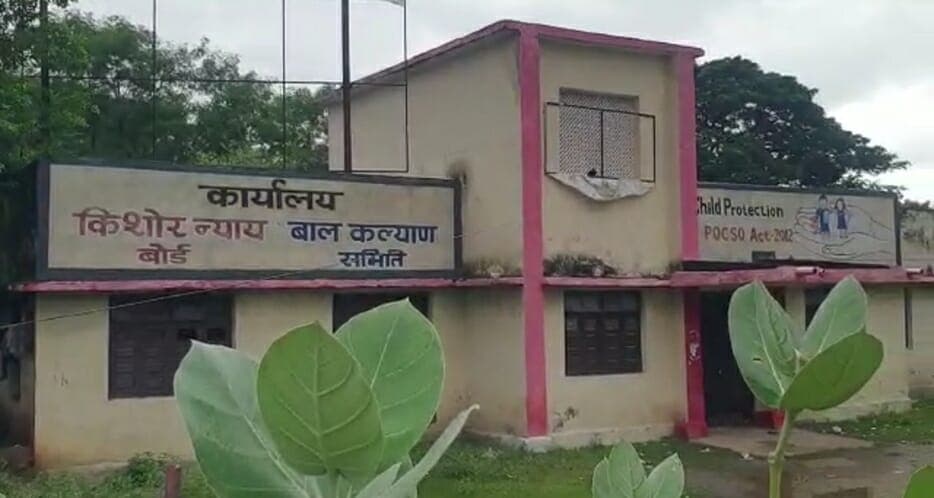 बाल कल्याण समिति ने भिक्षावृत्ति करते 2 बच्चों को किया रेस्क्यू, परिजनों को दी समझाइश
