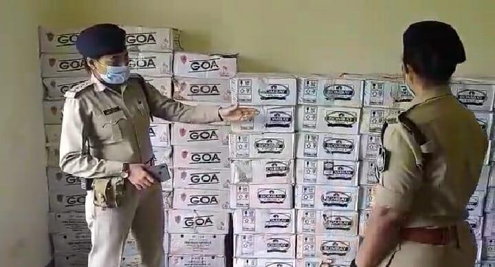 जबलपुर में पुलिस और क्राइम ब्रांच की संयुक्त कार्रवाई, पिकअप से पकड़ी 177 पेटी अंग्रेजी शराब