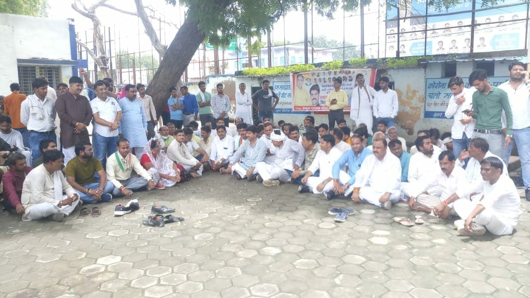 Morena :बिजली की बढ़ती दरों के लेकर कांग्रेसियों ने किया धरना प्रदर्शन, राज्यपाल के नाम सौंपा ज्ञापन